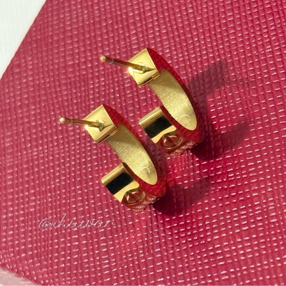 Gold Screw Huggie Hoops earrings - Picture 3 of 6